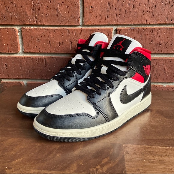 Jordan Shoes - Jordan 1 Mid